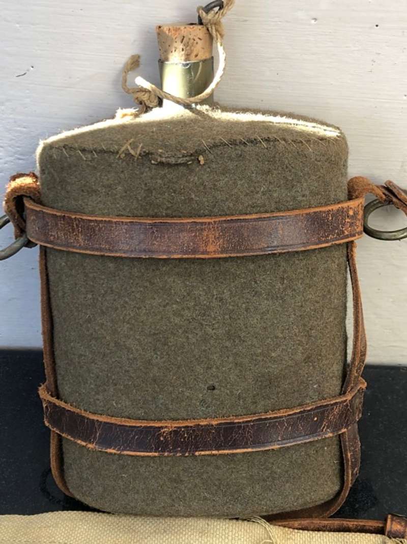 Kit WW2 FELT CLAD ORIGINAL ENAMEL CORK STOPPER WATER BOTTLE WITH
