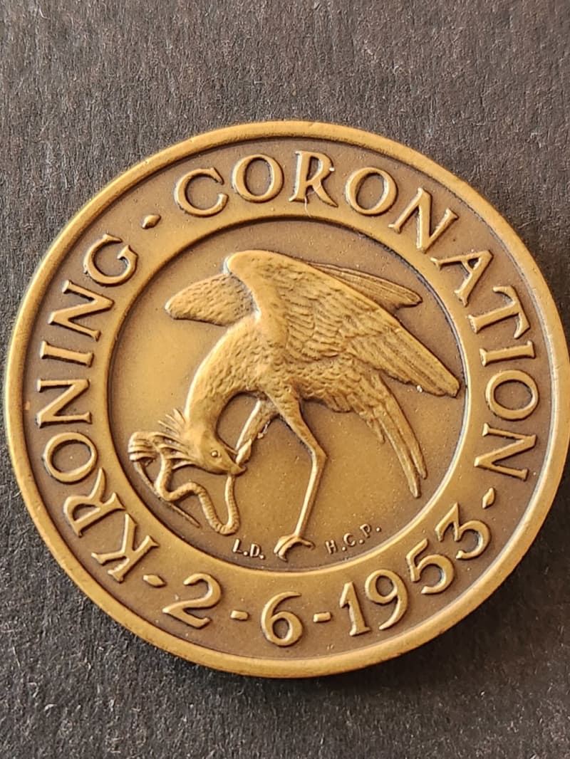 QE2 Coronation Bronze Medallion 2/6/1953 - as per photograph