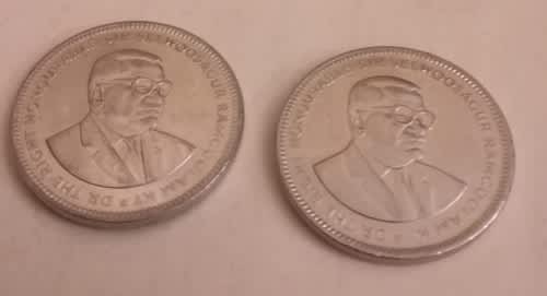 2x Half Rupee Mauritius 1987. Mint condition.