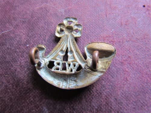 WR LIGHT INFANTRY COLLAR BADGE - BRASS TYPE WITH LUGS