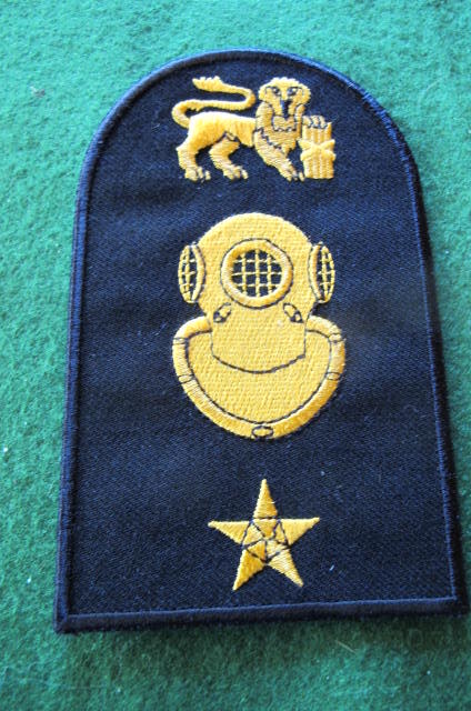 SOUTH AFRICA - SOUTH AFRICAN NAVY - DIVER PART 1 CLOTH BADGE - WINTER DRESS