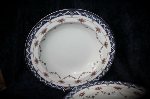 Royal-Doulton EXETER Rd No 626468 Bowls 50x261mm Chipped and Cracked see Photos