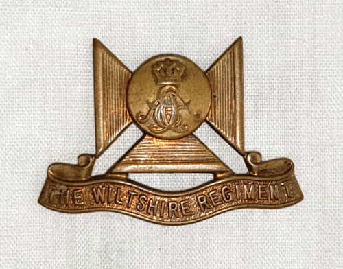 Vintage `The Wiltshire regiment cap badge` , top missing and pins off - 42x30mm