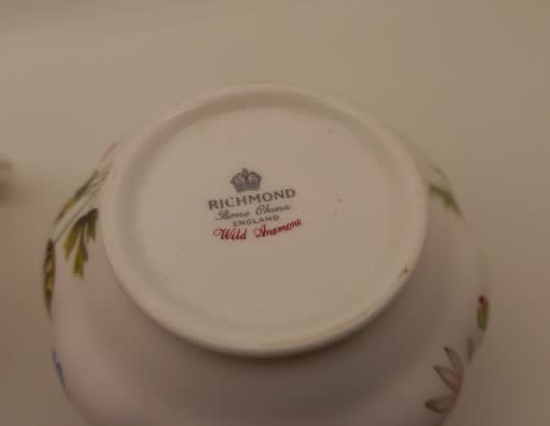 Vintage RICHMOND `WILD ANEMONE` Bone China Creamer Made in England(Hairline Crack)
