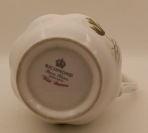 Vintage RICHMOND `WILD ANEMONE` Bone China Creamer Made in England(Hairline Crack)