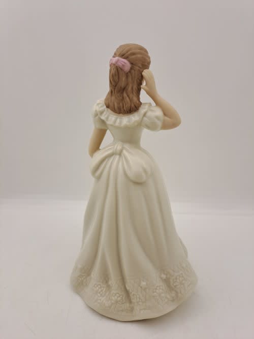 Vintage The Regal Collection P075 `English Rose` Figurine  16cm