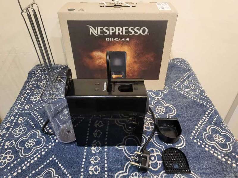 Espresso & Coffee Machines Nespresso Essenza Mini Coffee Machine