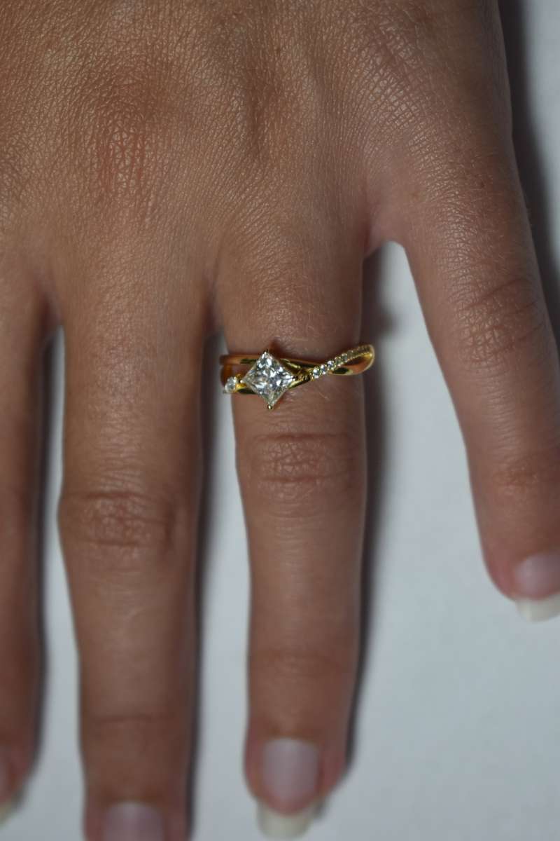 Engagement Rings R8000 Engagement Ring With `GRA` certificate of