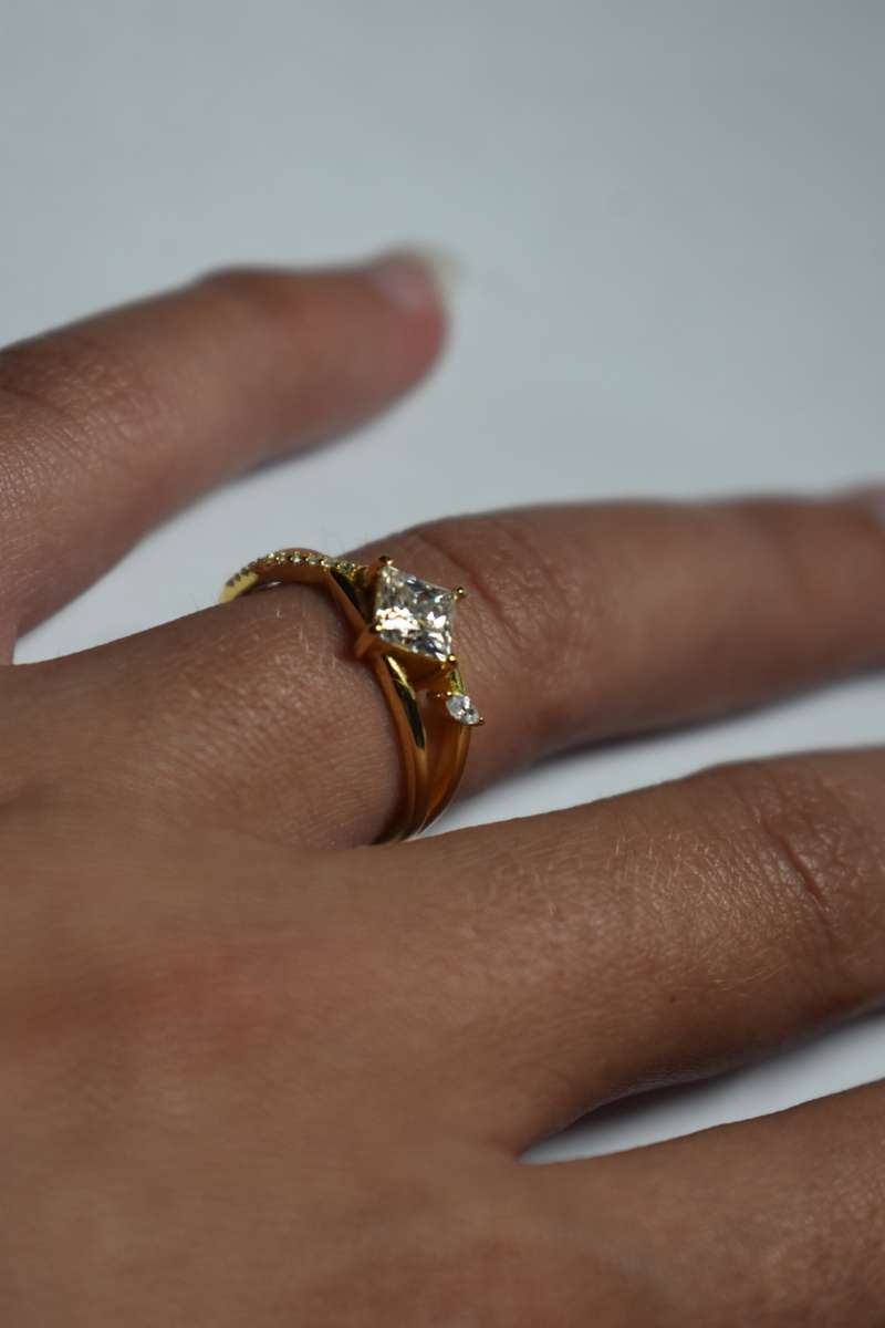 Engagement Rings R8000 Engagement Ring With `GRA` certificate of