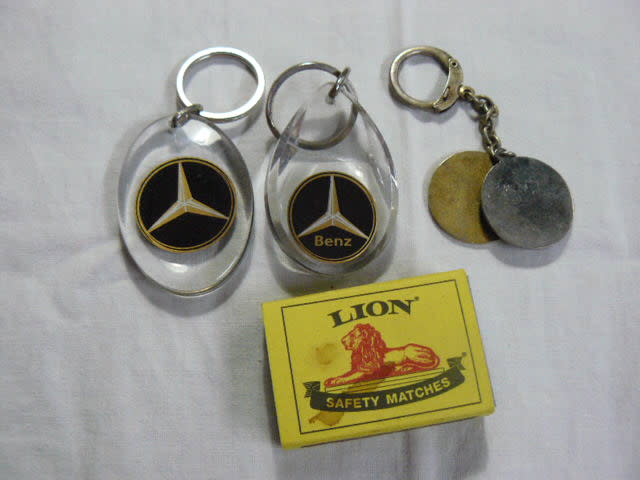 KEY RINGS X 3 IN GOOD CONDITION FOR THE MERCEDES BENZ COLLECTOR