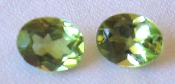 1 lot, 2 pieces 5.00 x 4.00 mm Oval faceted cut Peridots, T. W.  0.81 ct.
