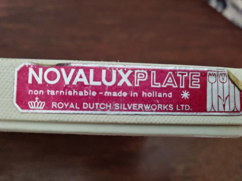 Vintage Novalux Plate Teaspoon and Tea Sieve Set - 6 teaspoons with tea strainer - Neatly Boxed
