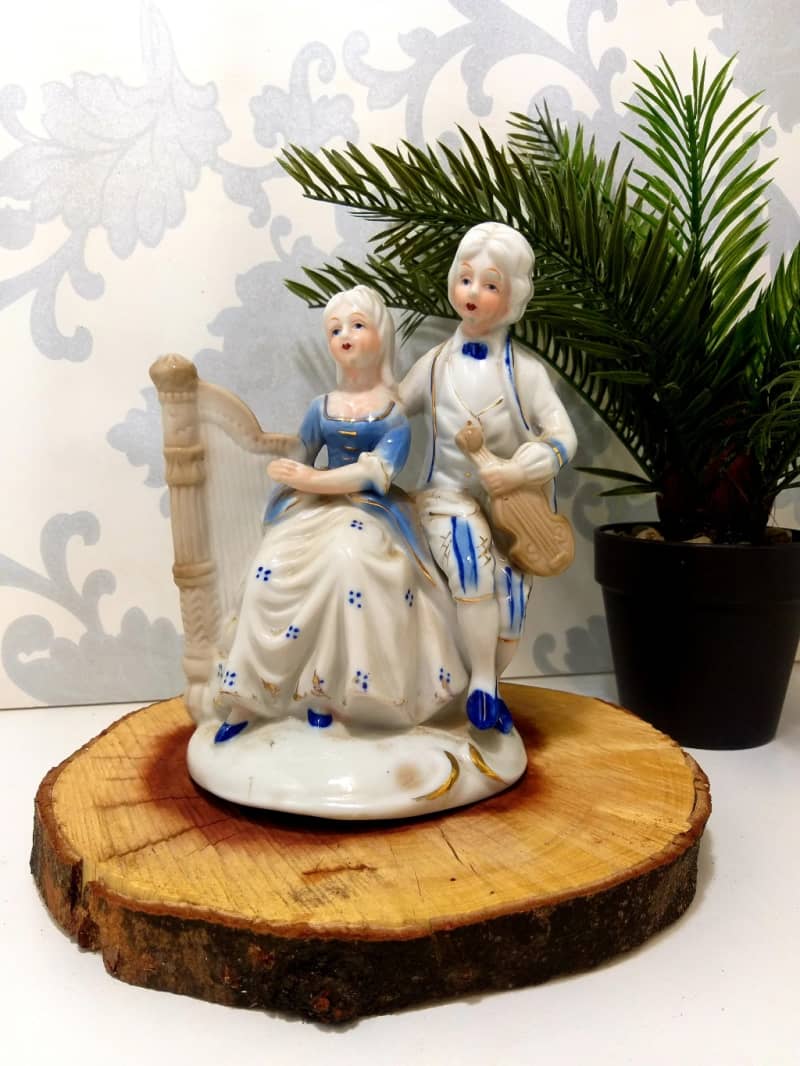 Collectable Vintage Blue & White Porcelain Figurine  Musician Pair In Period Dress