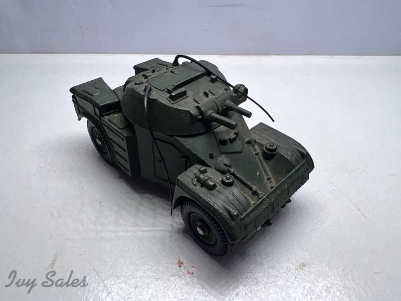 DINKY TOYS 1/50 AUTO MITRAILLEUSE AML PANHARD Réf : 814