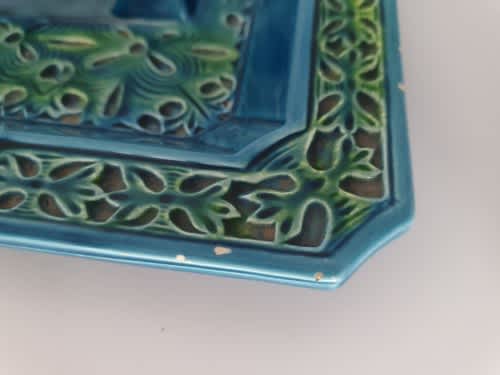 BEAUTIFUL DETAILED MAJOLICA TURQUOISE AND GREEN ASHTRAY