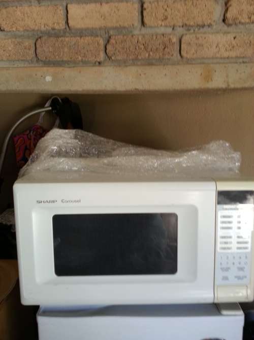 Microwaves Sharp Microwave NOT WORKING was sold for R10.00 on 26 Jul