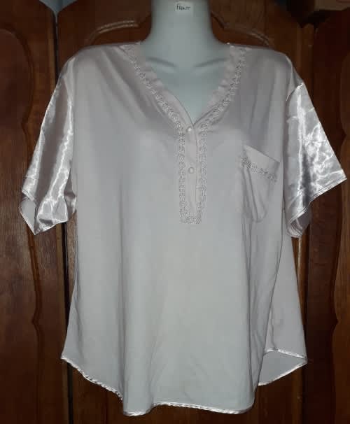 T-shirts & Tops - LADIES: PINK TOP - MAKE: FOSCHINI - SIZE: M was sold ...