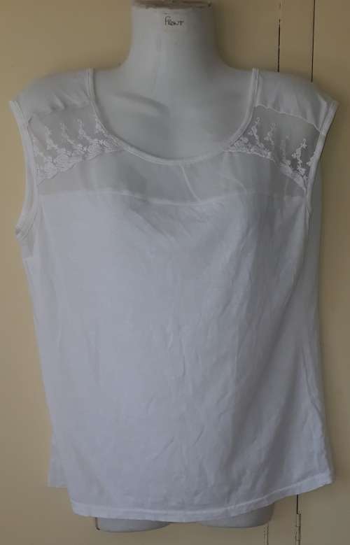 T-shirts & Tops - LADIES: WHITE TOP - MAKE: WOOLWORTHS - SIZE: M was ...