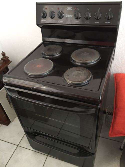 Freestanding Defy six tweny one oven and stove was listed for R2,250.