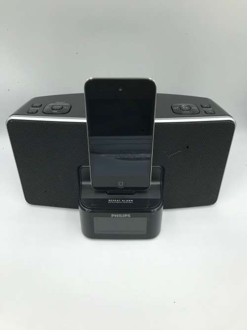 Apple iPods Apple iPod Touch 4th Generation 32GB (with docking