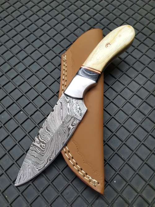 Hunting Knives HANDMADE DAMASCUS STEEL HUNTING KNIFE was sold for