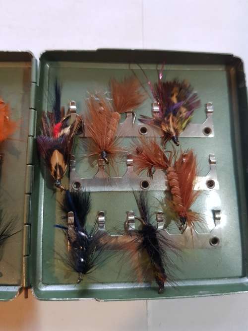 Lures & Baits Fly Fishing Lures with Tin Fly Box, 15 pieces was