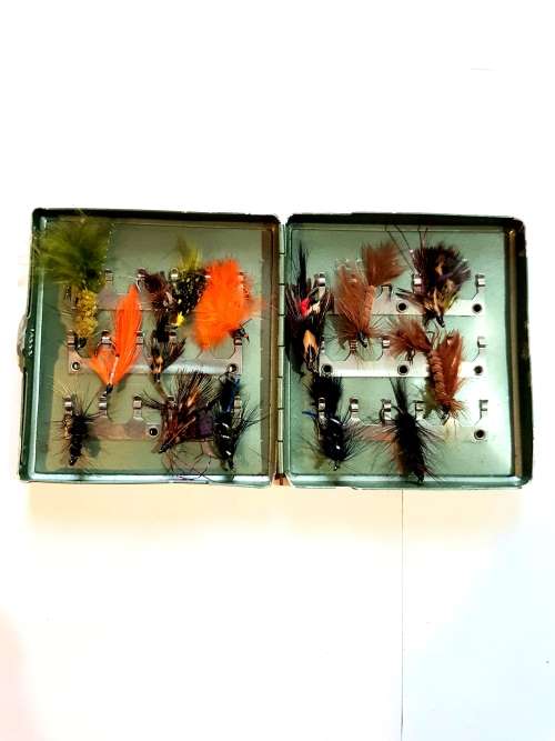 Lures & Baits Fly Fishing Lures with Tin Fly Box, 15 pieces was