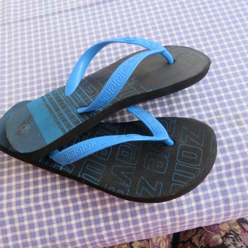 Shoes - Pair of boys blue flip flops with size 3 by WAVE ZONE. Good  condition. was listed for R29.00 on 2 Nov at 17:01 by trendyvintage191 in  Oudtshoorn (ID:532498693)