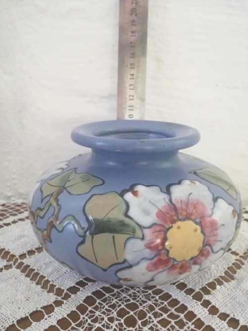 Decorative Art VINTAGE CERAMIC FLORAL VASE was sold for R30.00 on 21