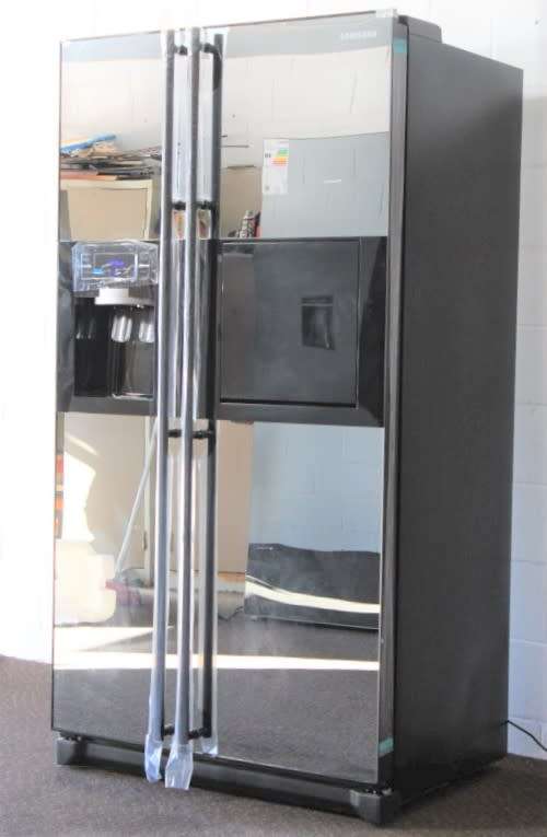 Fridges & Freezers **RS17** Samsung mirror finish (Model RS21HFCMR