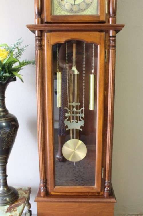 Grandfather & Longcase Clocks An exquisite Tempus Fugit "Reveille" battery operated