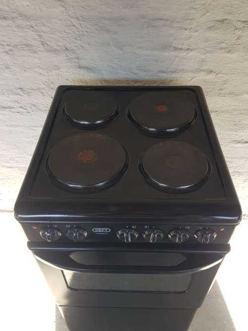 Freestanding A Defy Compact 4 plate electric stove working