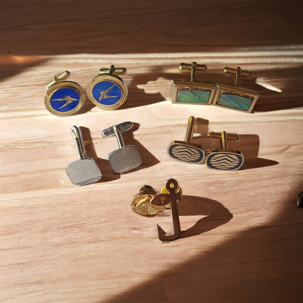 Cufflinks Collectors selection of cufflinks and pins was sold for R46