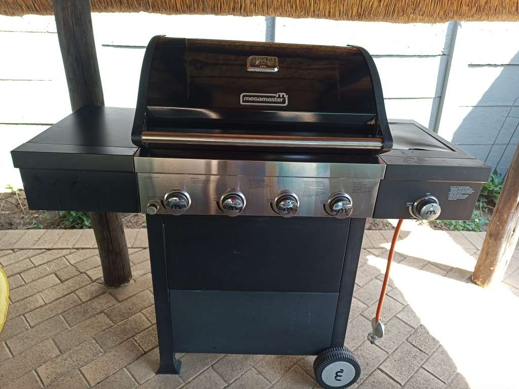 Braais Megamaster sizzler 420 gas braai with 9kg gas bottle was sold