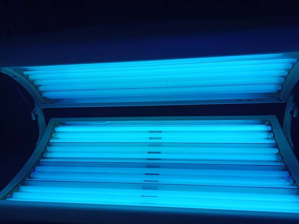 Tanning and Sun Valuable Ruby Hapro Sunbed in good working condition