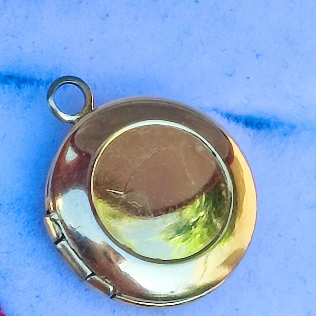 Other Antiques & Collectables SMALL VINTAGE GOLDON LOCKET for sale