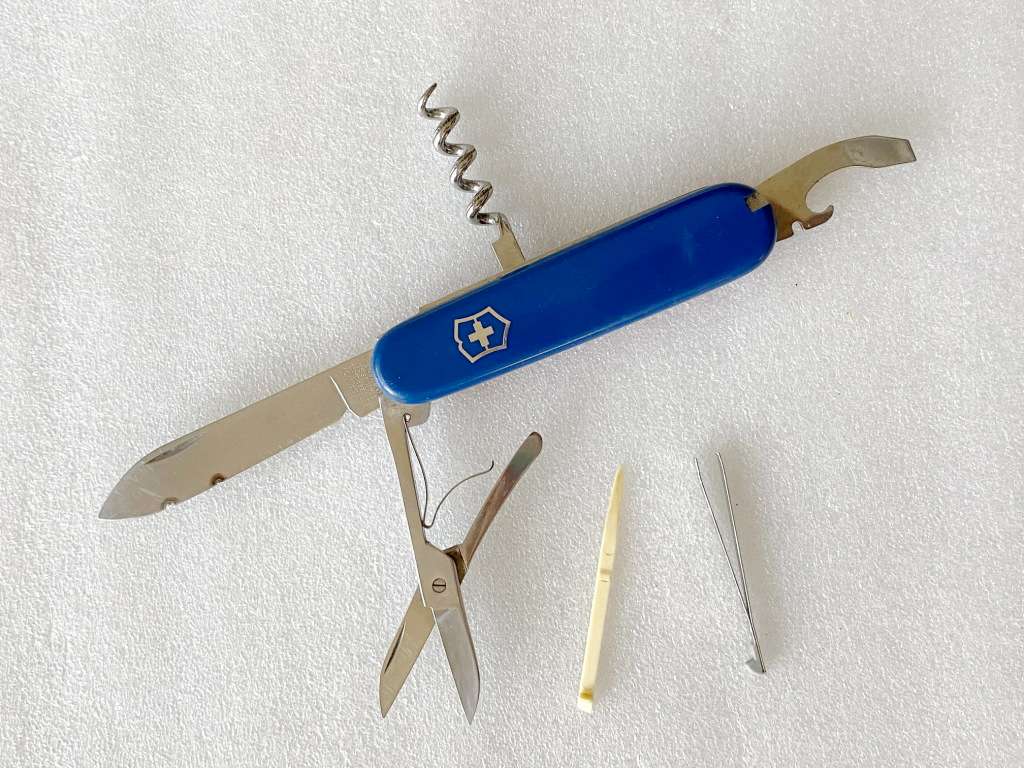 Tools & Knives - Victorinox Officier Suisse , blue and red cover ...