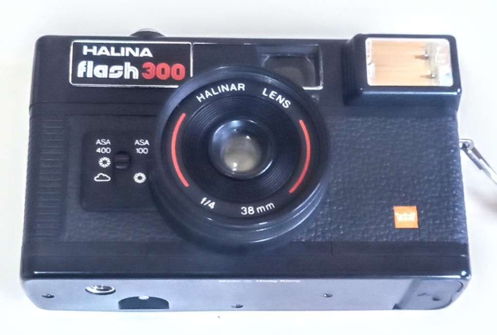 35mm Point & Shoot Halina Flash 300, 35mm Film Camera in Working