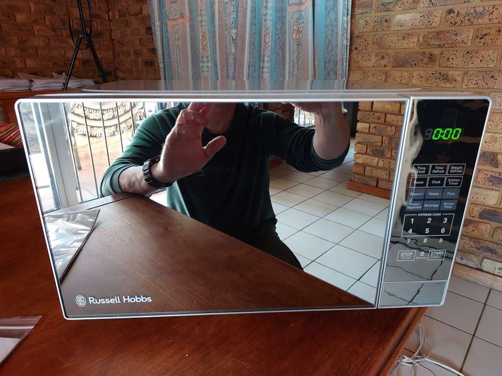 Microwaves RusselHobbs model RHEM21L 20litre 700 Watt mirrorfront