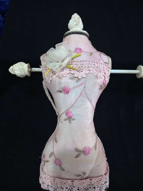 Other Ornaments STUNNING VINTAGE MANNEQUIN was sold for R21.00 on 18