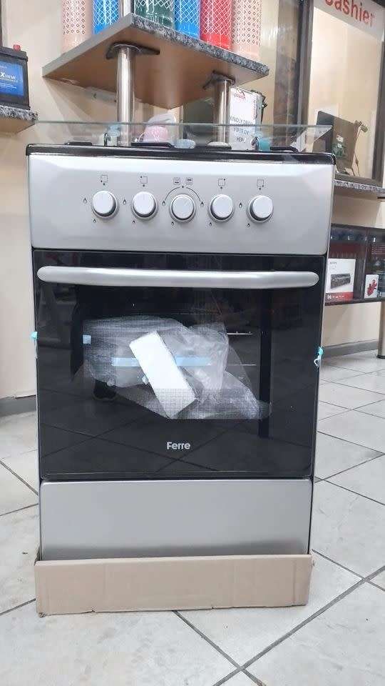 Freestanding FERRE 4 PLATE GAS STOVE & OVEN for sale in East London