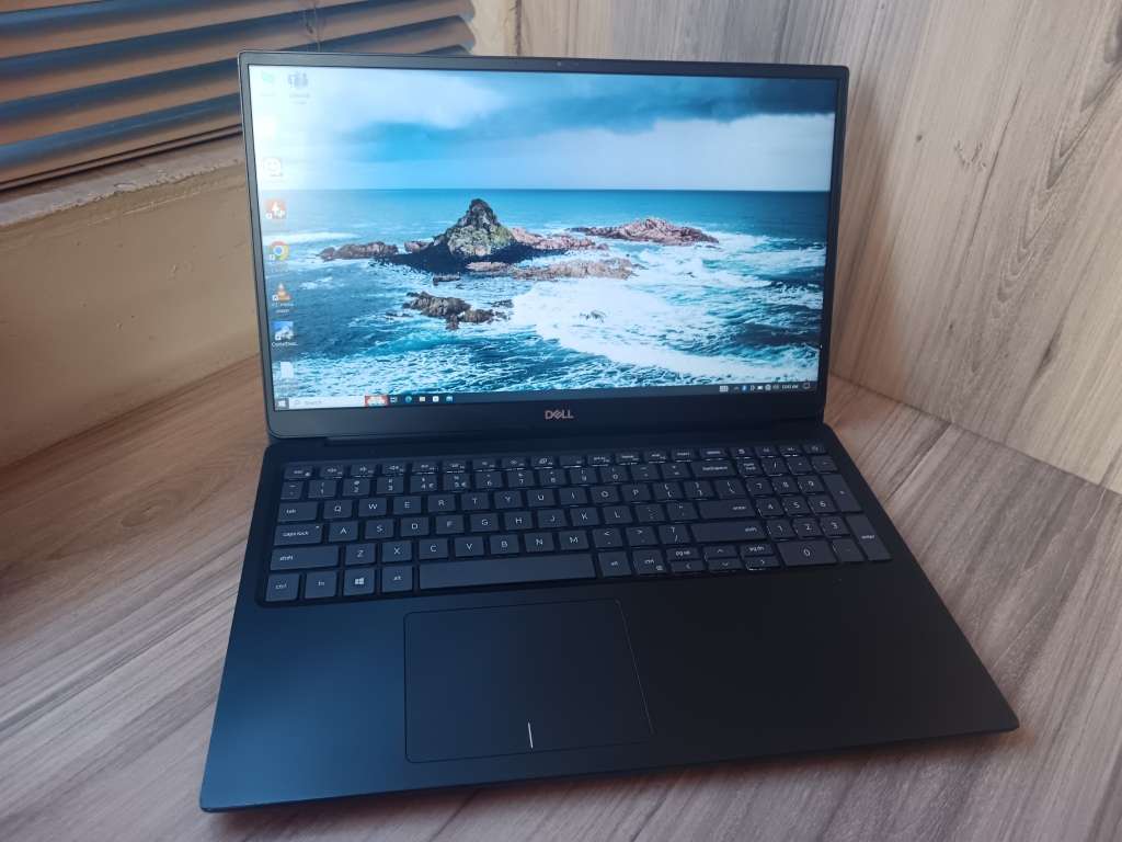 Laptops & Notebooks Dell Vostro 5590 Intel Core i5 10th Gen + Free