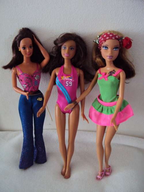 Dolls LOT "B" 3x Barbies PLUS extra outfits & accessories pre
