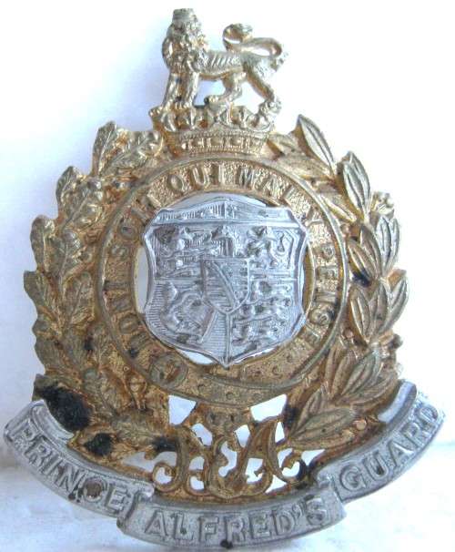 South African Army - OLD SADF PRINCE ALFRED`S GUARDS BI METAL CAP BADGE ...