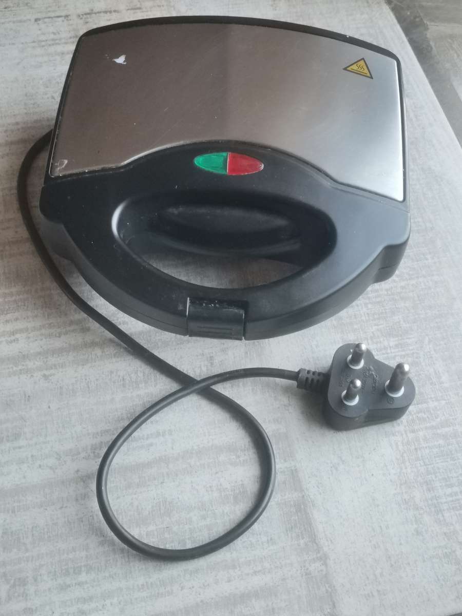 Toasters RUSSELL HOBBS SNACKWICH/TOASTER IN EXCELLENT WORKING