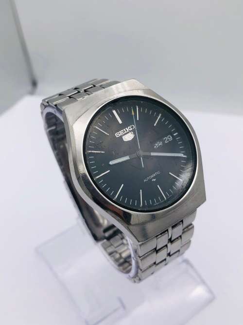 seiko 5 arabic day date
