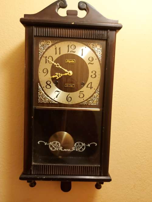 Cuckoo & Wall Clocks VINTAGE RHYTHM 30 DAY WALL CLOCK IN A WOODEN