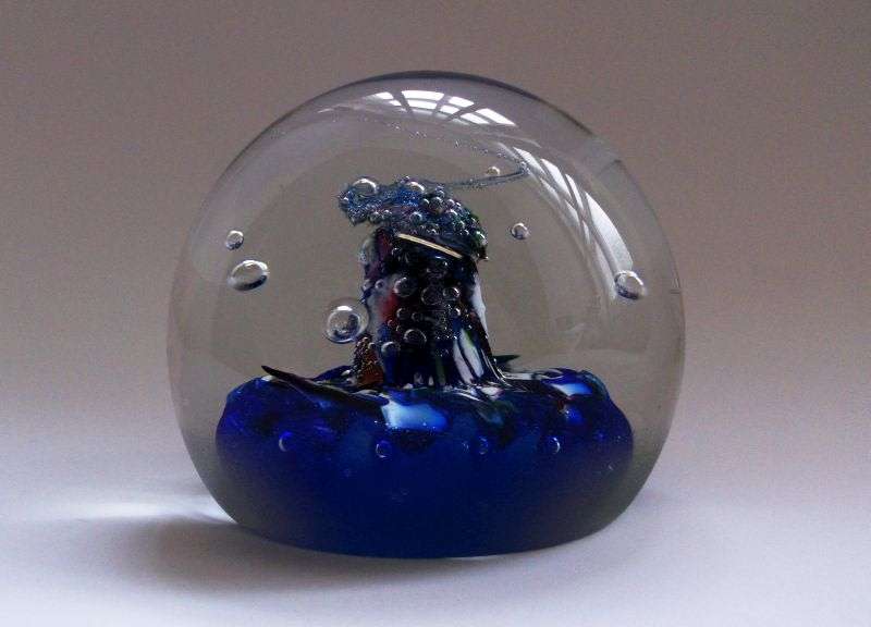 Paperweights & Dumps A remarkable Vintage solid glass Paperweight