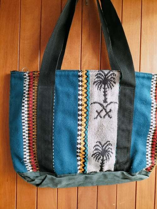 Handbags & Bags 3 Pouch Lady`s Handbag (6 of 10) was sold for R67.00