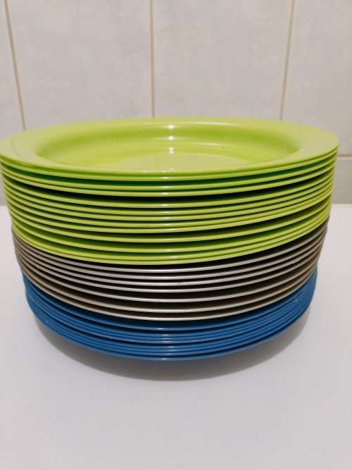Plates 28 Piece Straware Quality Plastic Dinner Plates for sale in
